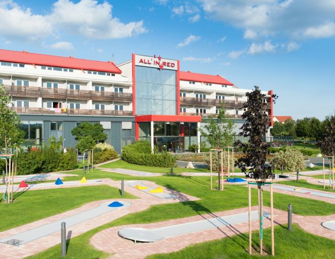 Aussenansicht des Thermenhotels ALL IN RED